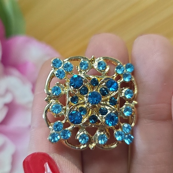 Elegant Gold and Colorful Set of 7 Brooches - Picture 3 of 8